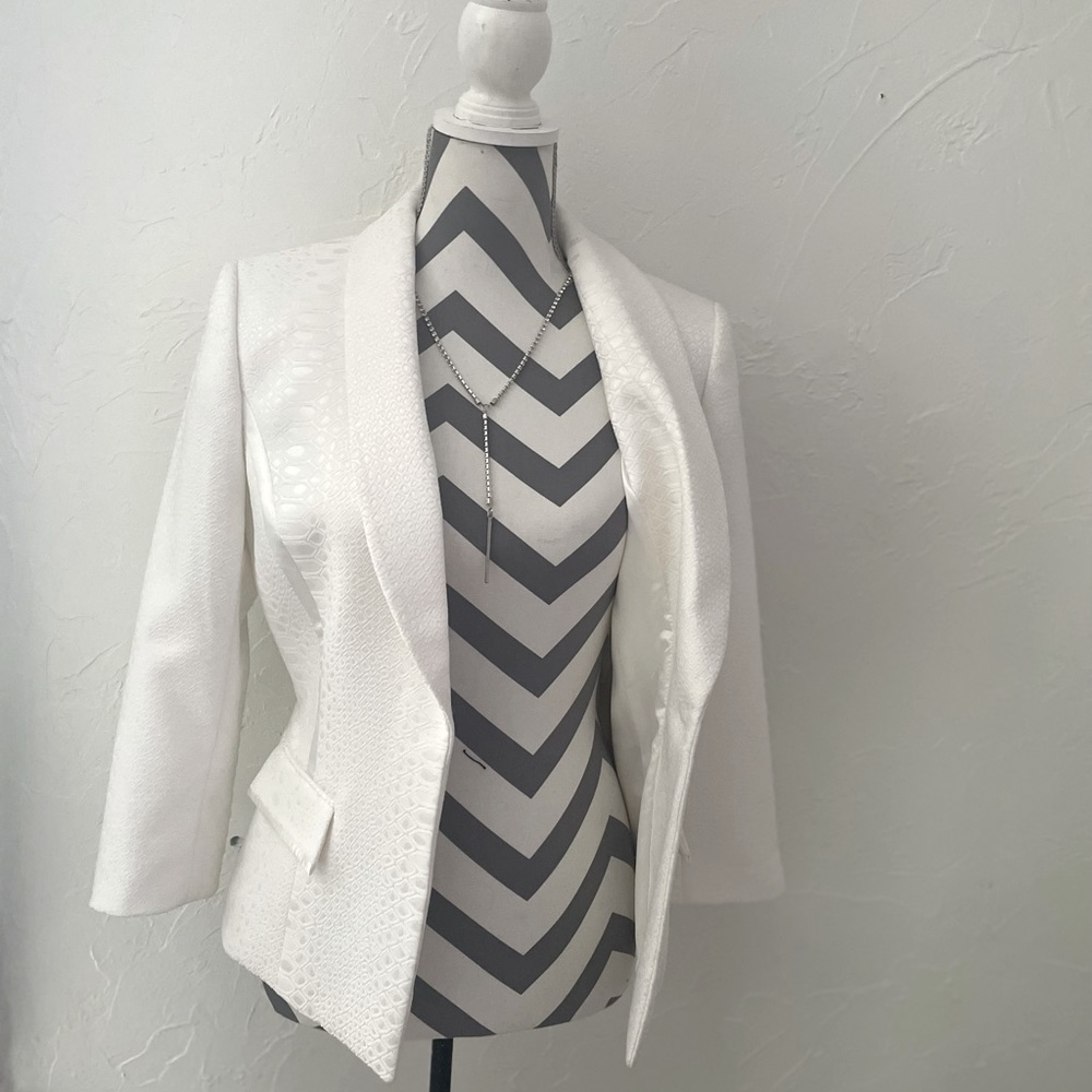 You can wear after Labor Day !